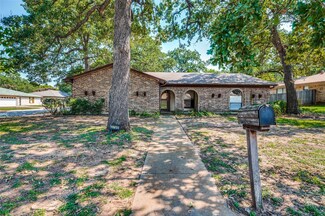 3700 Boxwood Ct, Arlington, TX 76017