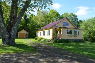 389 Stream Rd, Winterport, ME 04496