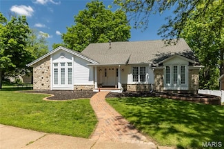 293 Oakleigh Woods Dr, Ballwin, MO 63011