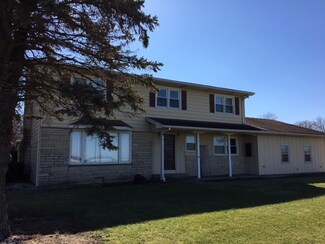 565 N 8th St, Sheldon, IL 60966