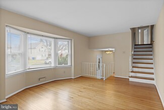 17 Lantern Ln, Cherry Hill, NJ 08002