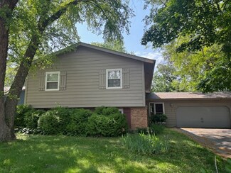 721 S Vista Dr, Algonquin, IL 60102