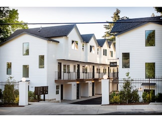 1669 SE Sherrett St, Portland, OR 97202