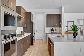9002 Shifting Skye St, Las Vegas, NV 89124