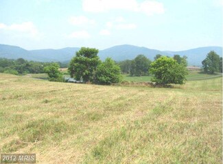 1 Waterhouse Ln, Bentonville, VA 22610