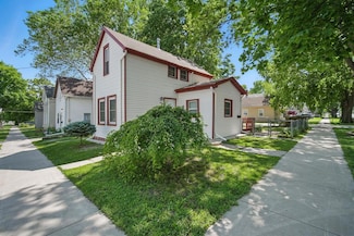 1657 E Walnut St, Des Moines, IA 50316