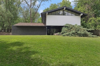 1808 80th St, Windsor Heights, IA 50324