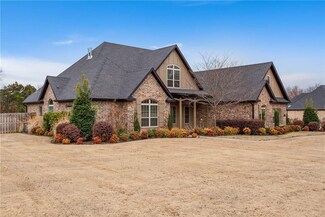 121 Abbey Ln, Fayetteville, AR 72703