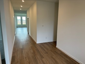 1302 W Shepard Dr, Dayton, TX 77535