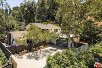 2313 Banyan Dr, Los Angeles, CA 90049