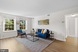 4821 31st St S Unit B1, Arlington, VA 22206