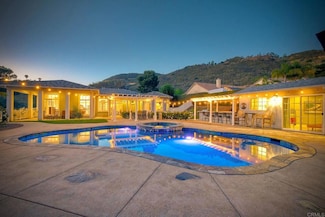 2507 Walinca Way, Vista, CA 92084