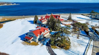 34 Willow Ave, North Hampton, NH 03862