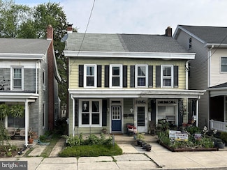 44 N Church St, Ephrata, PA 17522
