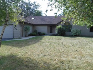 315 Briar Cliff St SW, Poplar Grove, IL 61065