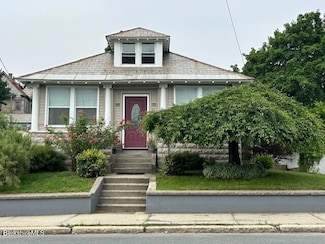 21 River St, North Adams, MA 01247