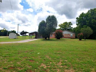 163 W Water Front Dr, Ninnekah, OK 73067