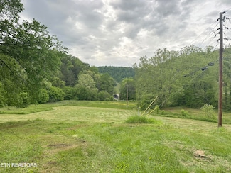 1623 Tater Valley Rd, Washburn, TN 37888