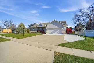 4614 Donald Dr, Cedar Falls, IA 50613