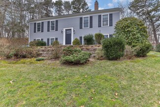 17 Bent Bluff Ln, Yarmouth Port, MA 02675