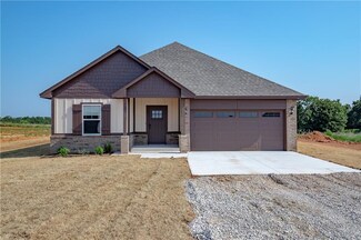 15932 Spur Cir, McLoud, OK 74851