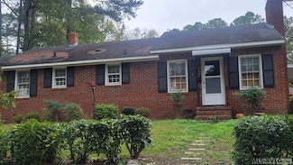 111 Park Dr, Enfield, NC 27823