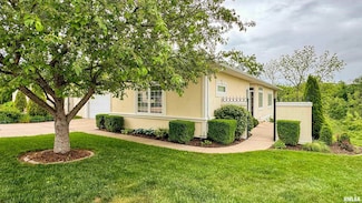5624 W Grande Cir, Peoria, IL 61615
