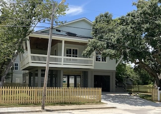 223 Clark Ave, Pass Christian, MS 39571