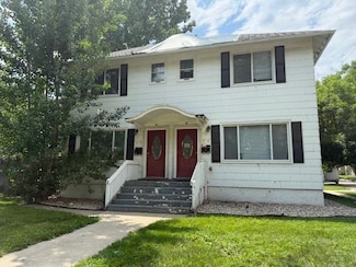 102 8th St SW, Minot, ND 58701