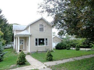 633 S Main St, Sheffield, IL 61361