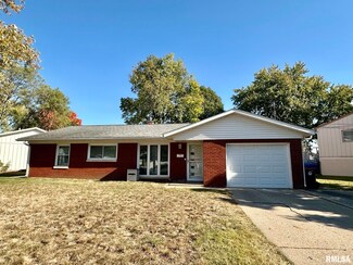 1609 Memorial Dr, Pekin, IL 61554