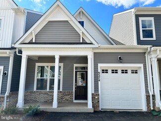 9374 Crestview Ridge Dr, Bristow, VA 20136