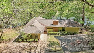 334 Lakeview Cir, Lugoff, SC 29078