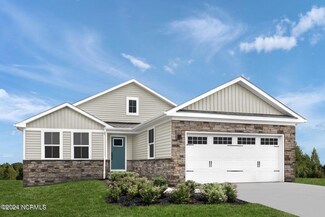 3013 Edgehill Dr, Navassa, NC 28451