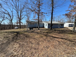 1409 Oak View Dr, Stover, MO 65078