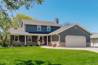 W163N10577 Ridgeview Ln, Germantown, WI 53022