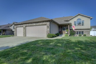 9470 Beall St, Dyer, IN 46311