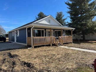 692 Jefferson St, Utica, OH 43080