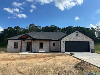 1128 Duke Dr, Bauxite, AR 72011