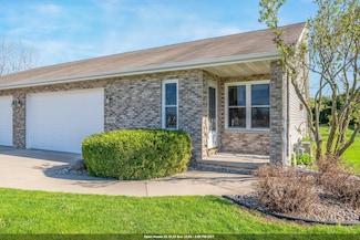 W5769 Skippers Ln, Appleton, WI 54915