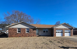 1309 English Ln, Tuscumbia, AL 35674