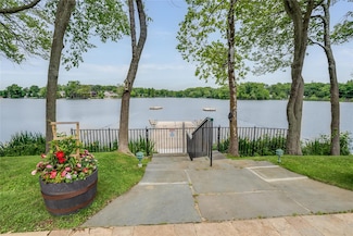 10 Waterside Close, Eastchester, NY 10709