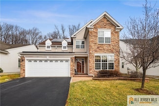 53 Andover Dr, Kendall Park, NJ 08824