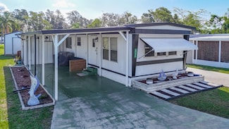 5100 Peninsula St, Zephyrhills, FL 33541