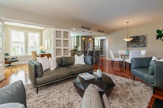 873 S Pearl St, Columbus, OH 43206