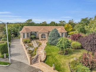 16 Lisa Ln, Saugus, MA 01906