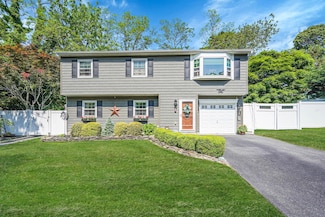 16 Maple Rd, Wading River, NY 11792