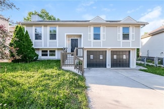 3541 Tudor Dr, Leavenworth, KS 66048