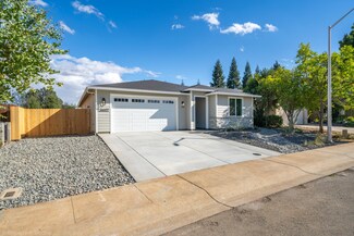 4697 Lofty Oak Dr, Redding, CA 96002