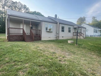 509 Riverbend Rd, Altavista, VA 24517